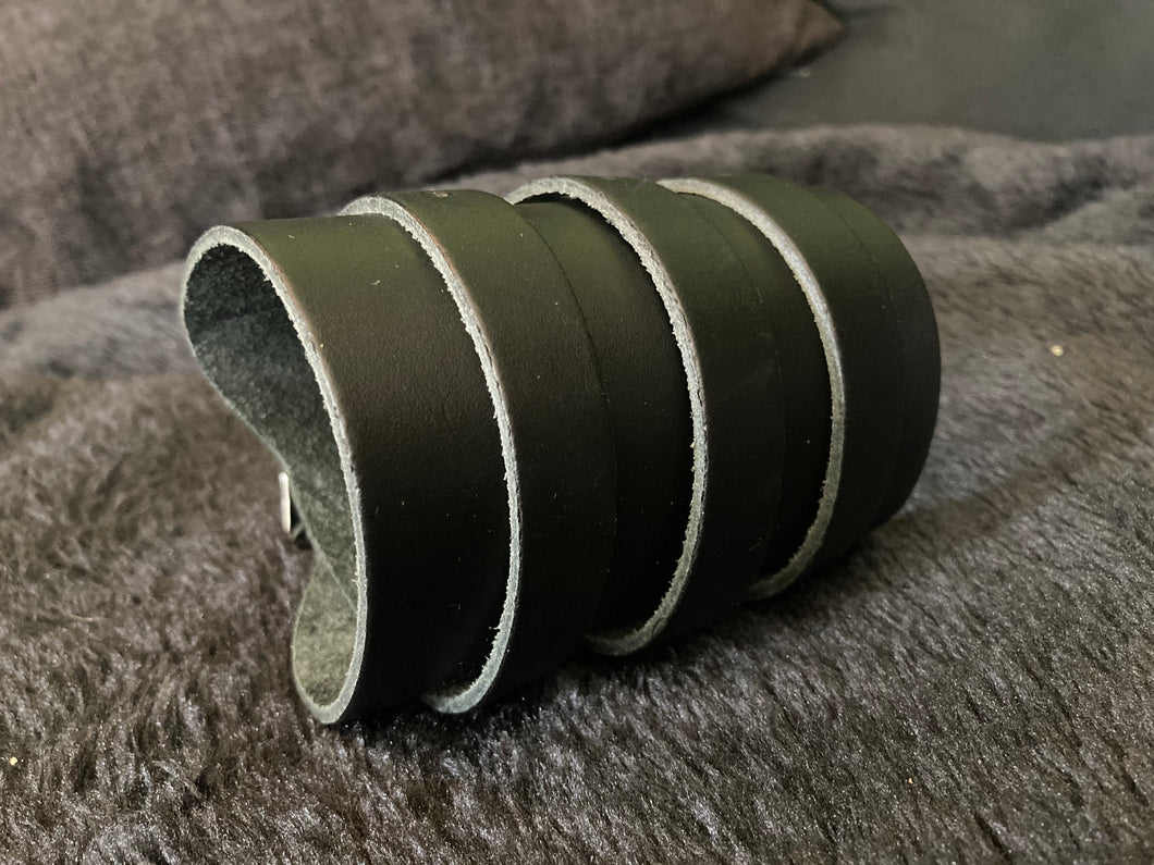 Triple Strap Plain Wristband (7 Row)